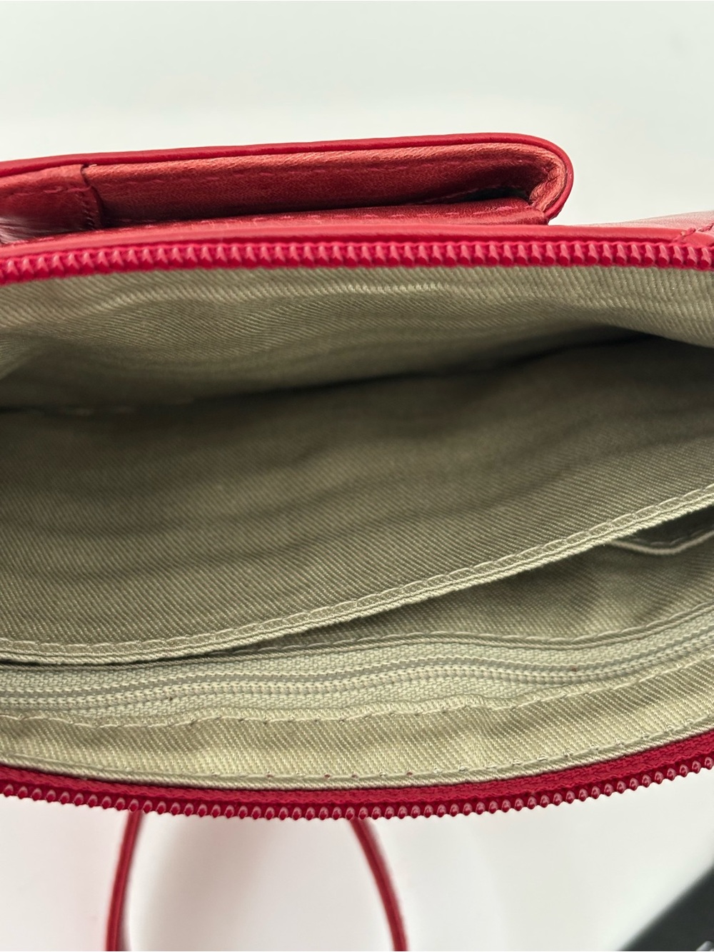 Hobo ‘Buon Viaggio’ Phone Wallet Crossbody Bag NWT Red Leather Adjustable Strap - Picture 10 of 12